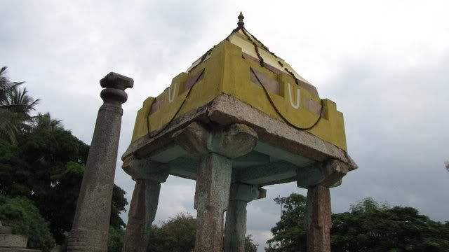 dwaja sthambham and pavilion 011110