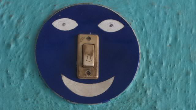 smiling doorbell 261110