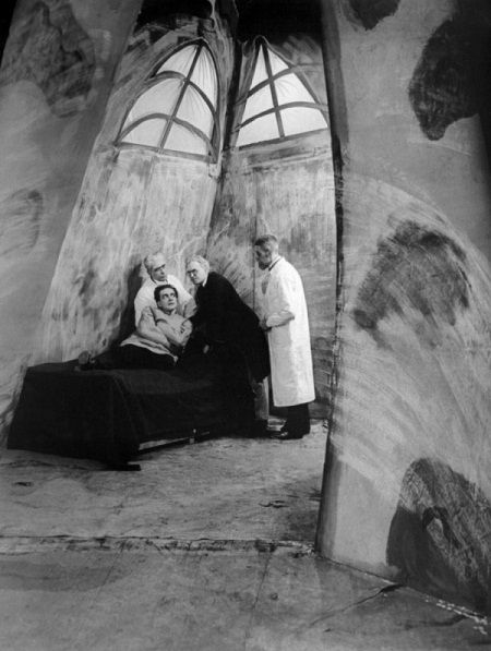 600full-the-cabinet-of-dr-caligari-screenshot.jpg